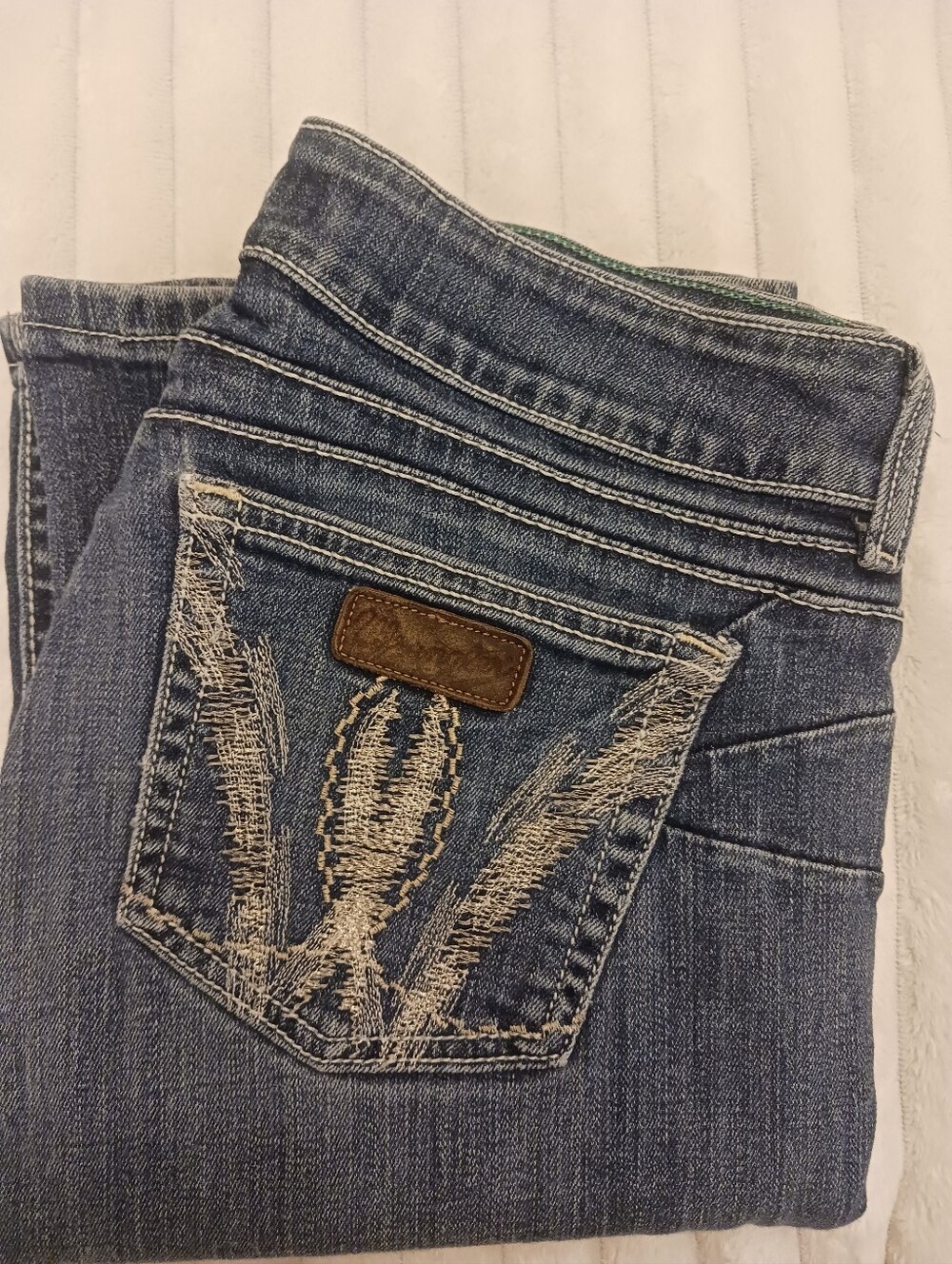 Wrangler Women’s - 9/10 x 36 - Dark Blue Flare Jeans